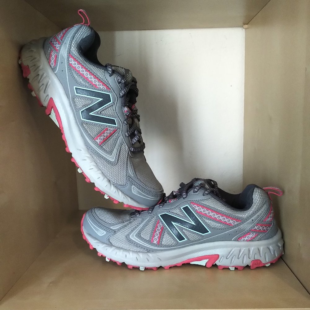 Womens New Balance Trail Running Shoe Size 8
